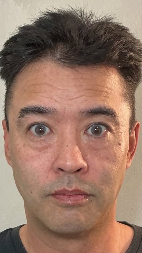 Rosto masculino de frente antes do XERF